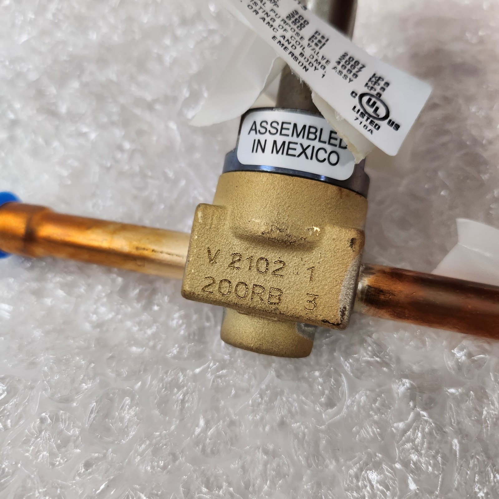 EMERSON REFRIGERANT SOLENOID VALVE / 200RB 3T3 / PCN 049609 / LESS COIL / NEW
