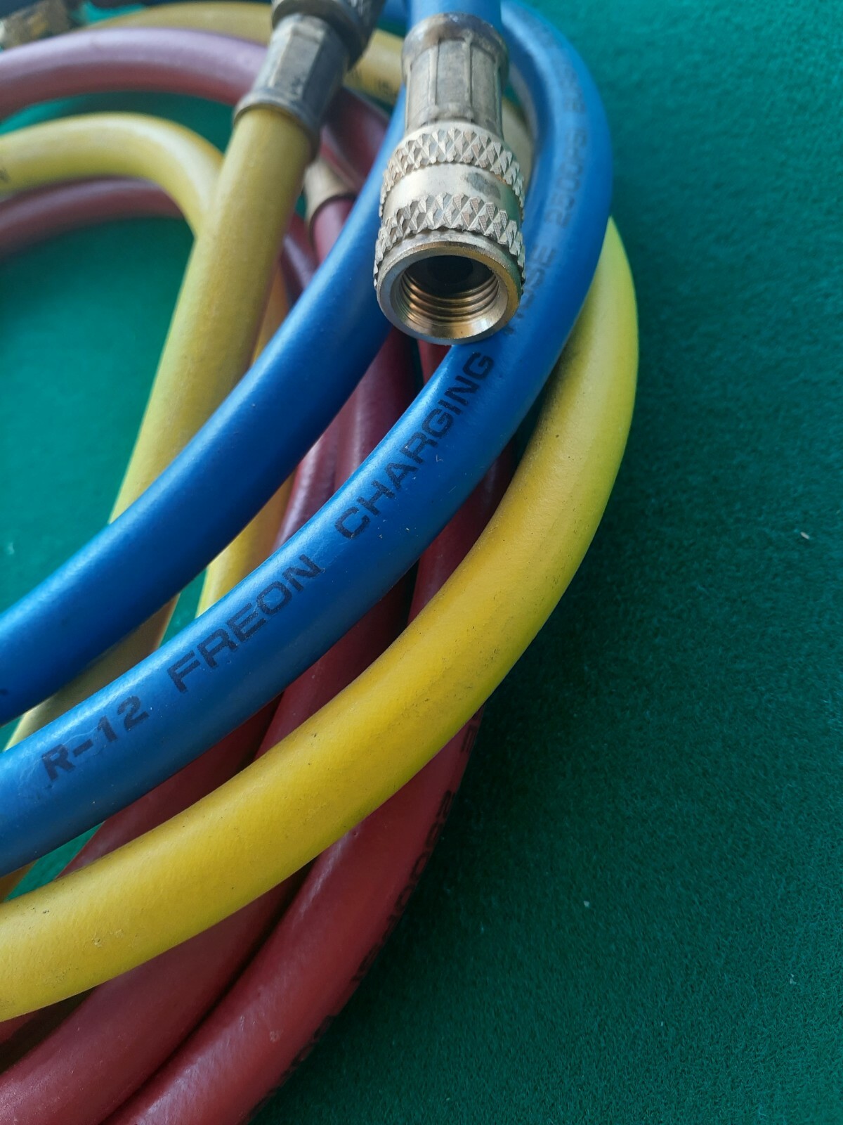 55″ R-12 Yellow Blue and Red Charging Hoses H21055