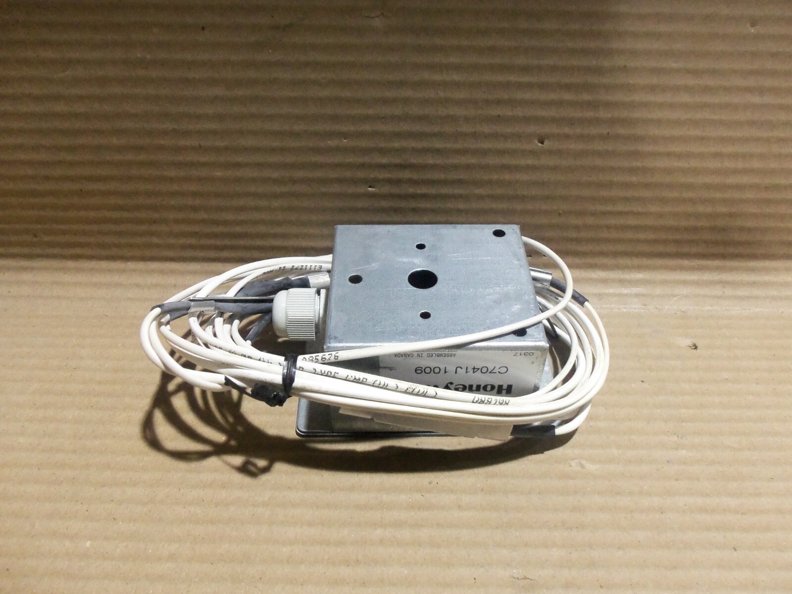 New Honeywell C7041J 1009 12ft Duct Averaging Sensor -40F-250F 20k OHM NTC AK