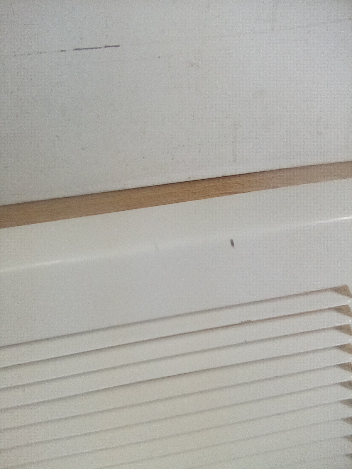 Triangular Baseboard Return Air Grille 3-3/4″ Depth, White”READ DESCRIPTION “