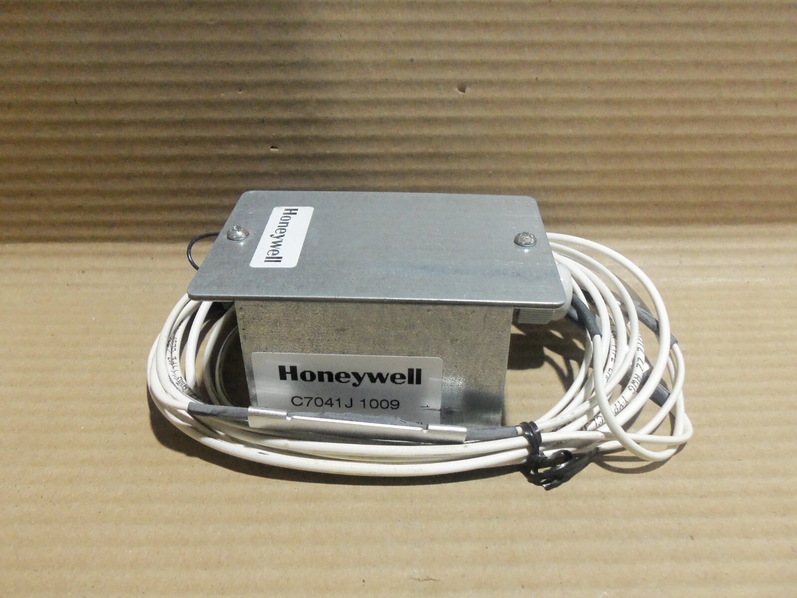 New Honeywell C7041J 1009 12ft Duct Averaging Sensor -40F-250F 20k OHM NTC AK