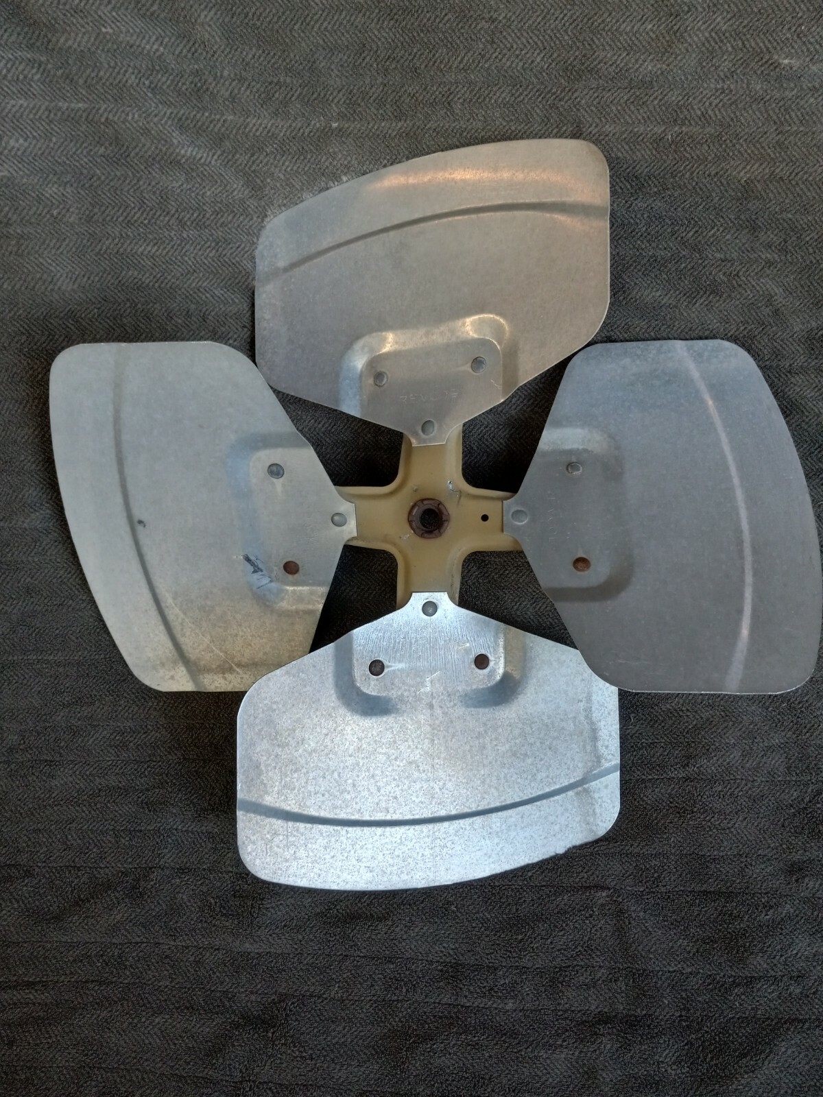 18″ Lennox Armstrong Ducane 68J27 / 68J2701 Condenser Fan Blade 4 Blade 98M19