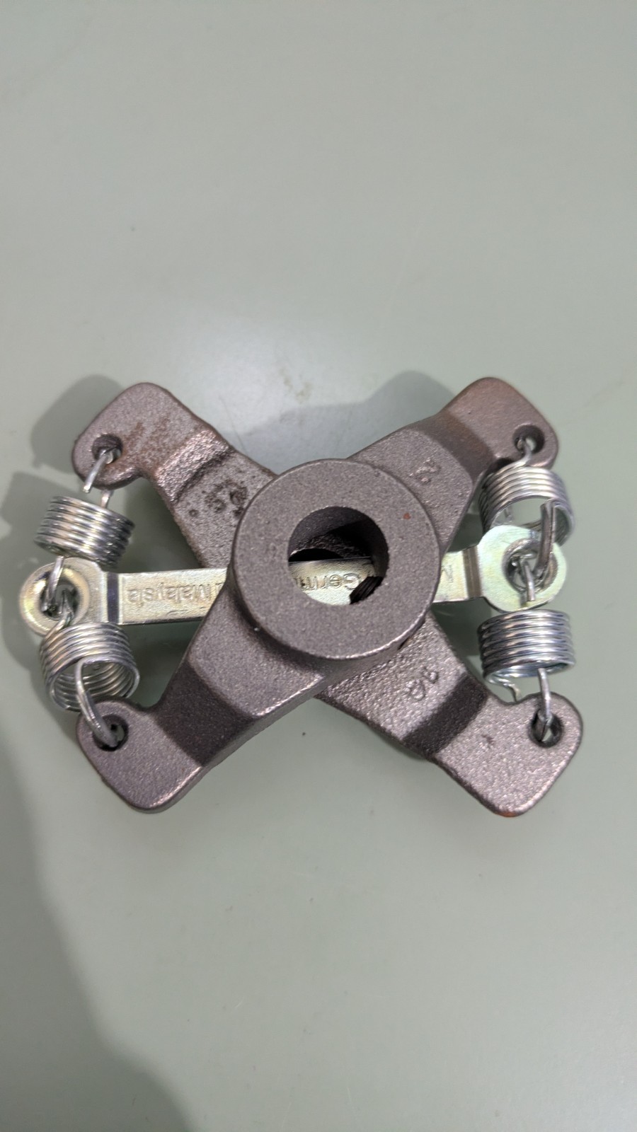 Bell & Gossett 118705 Coupler Coupling Cast Iron Assembly fits all Series 100