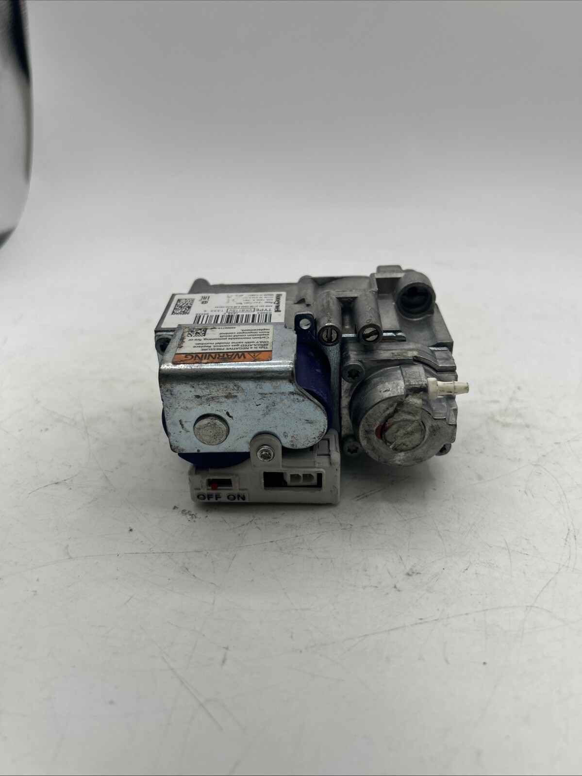 HONEYWELL VK8115V GAS VALVE Untested See Pics 30 Days Warranty