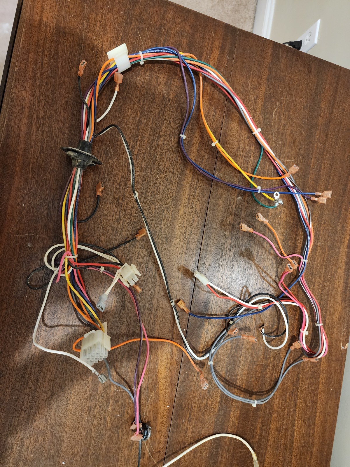 USED GOODMAN WIRING HARNESS. FURNACE MODEL NUMBER GMS90703BXA