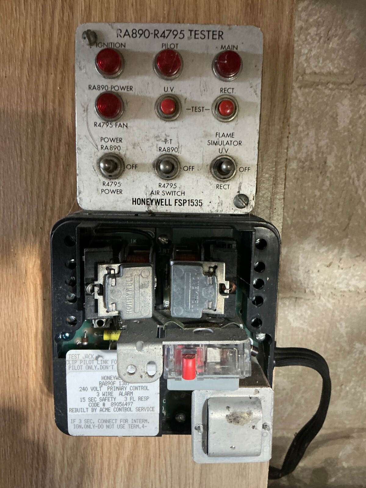 Honeywell FSP1535 Tester for RA890 & R4795 Series Relays. Used Relay included.