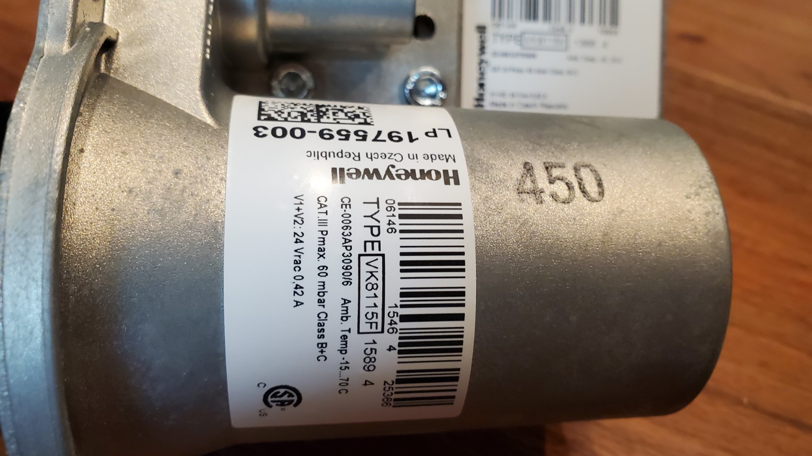 HONEYWELL VK8115V 1366 w/VK8115F GAS VALVE. 1 gasket and 2 screws included.