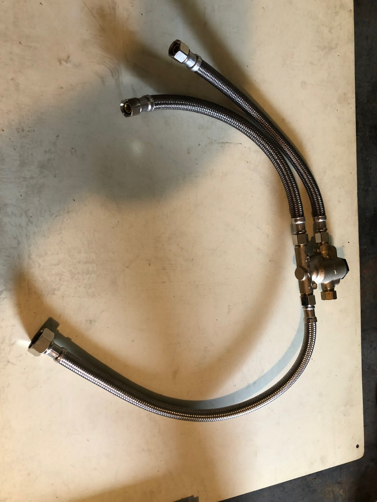 WATTS LFUSG-B M2 3/8″ UNDER SINK GUARDIAN THERMOSTATIC MIXING VALVE & Hoses