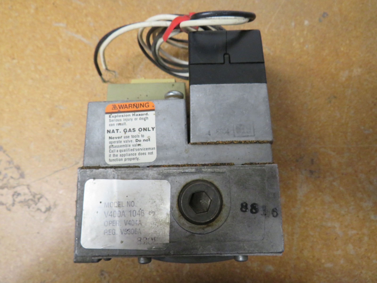 Honeywell V400A-1046 Natural Gas Valve