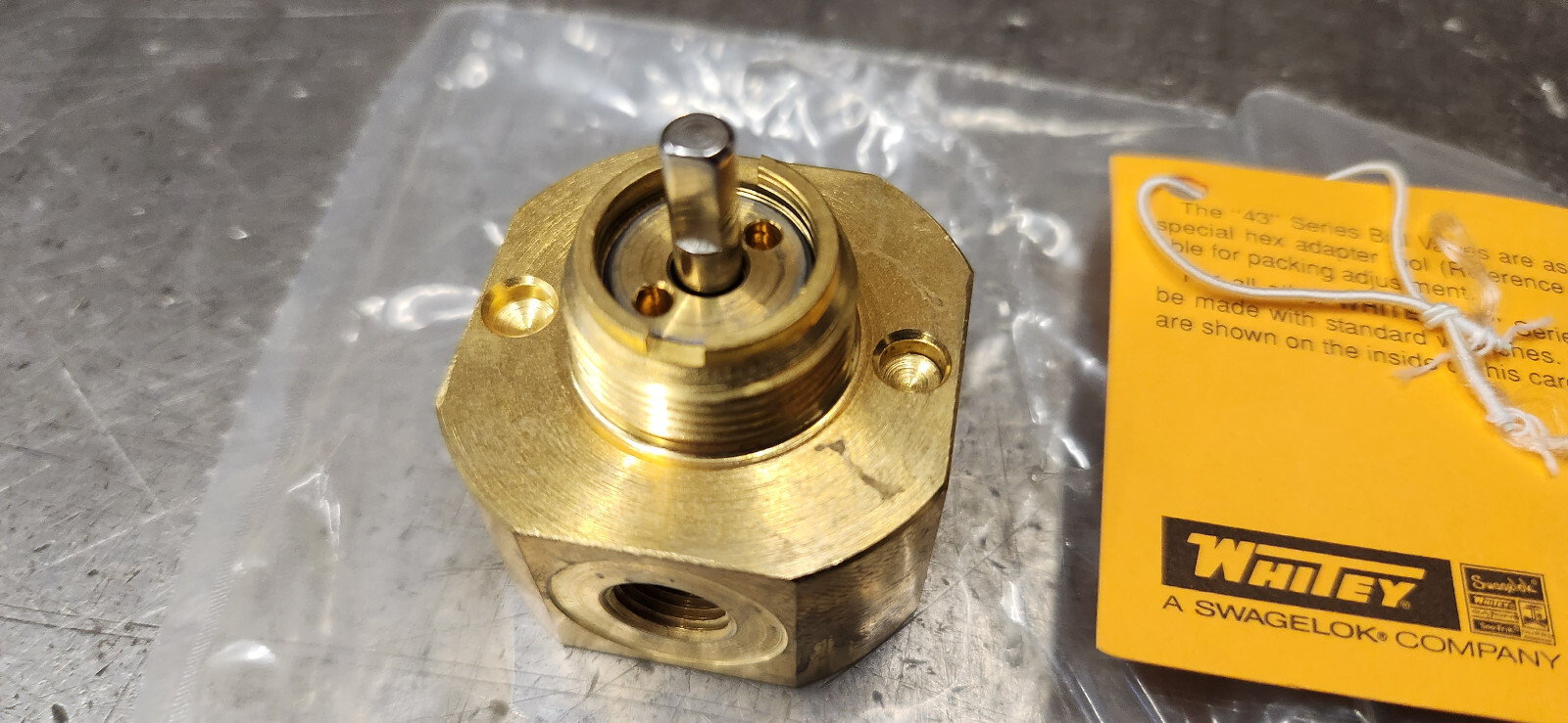 SWAGELOK WHITEY B-43YF2-125 3398 1/8″ NPT, Brass 4-Way Ball Valve NEW NO LEVER