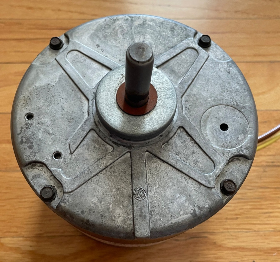 GE Condenser Fan Motor HC35GE237; 5KCP39DFS773S from a Carrier 38TZA030320; USED