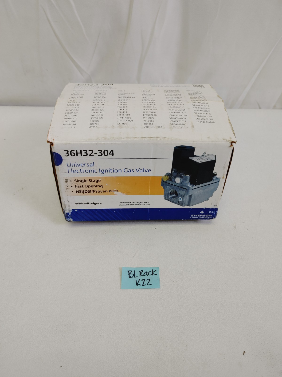 White-Rodgers Model 36H32-304 GAS VALVE UNUSED IN A WORN BOX