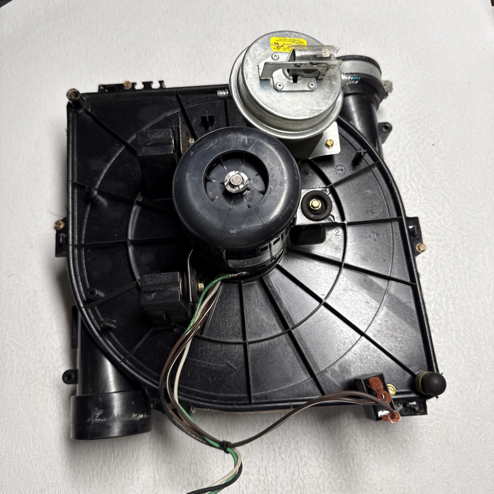 Magnetek JE1D013N Carrier Bryant Draft Inducer Blower HC27CB119 115V