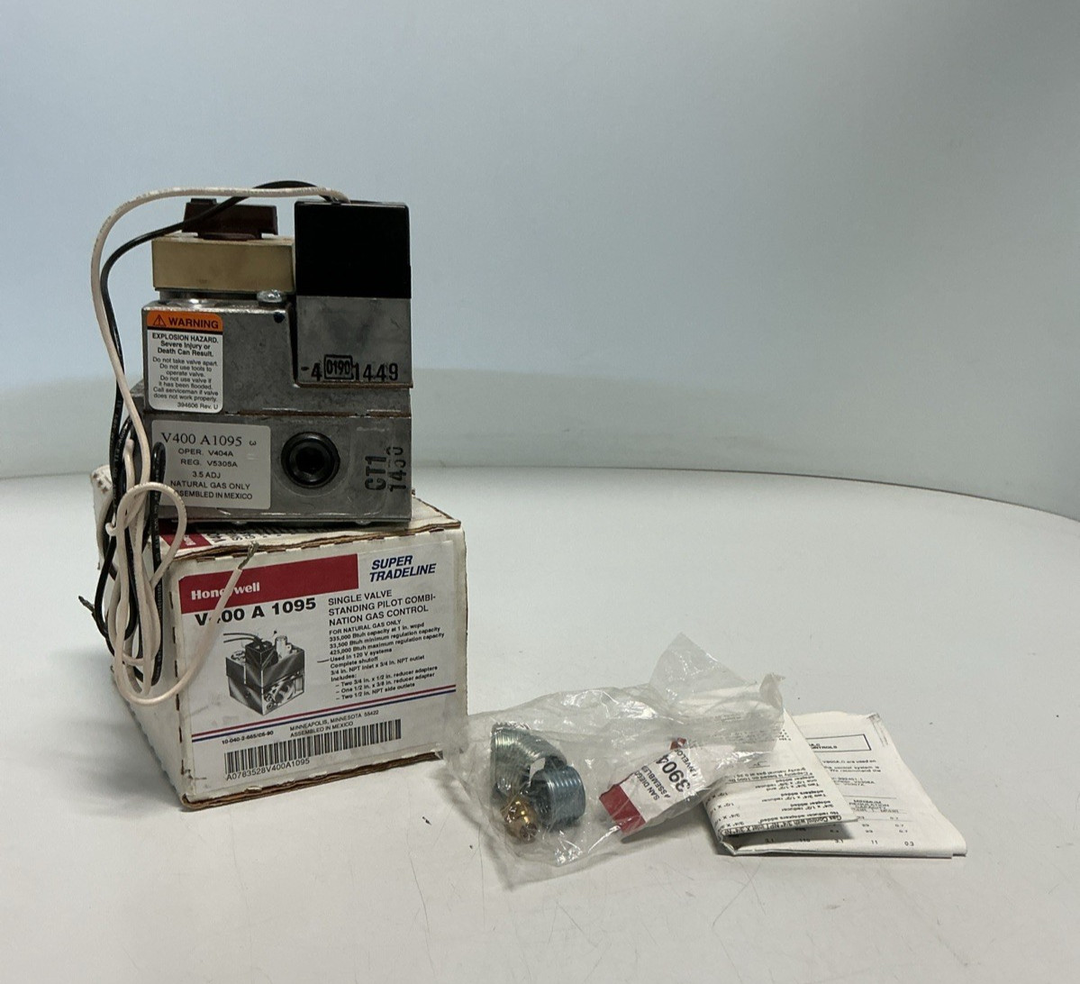 NEW, HONEYWELL, V400A1095, COMBINATION GAS VALVE, 120V. (13K-3)