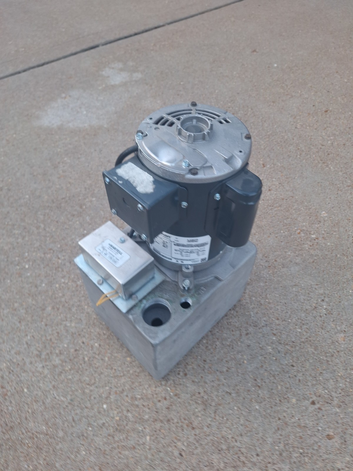 L4X-115/230 HARTELL Condensate Removal Pump: 115/230V AC, 2 gal Tank, 1/2 hp, 45