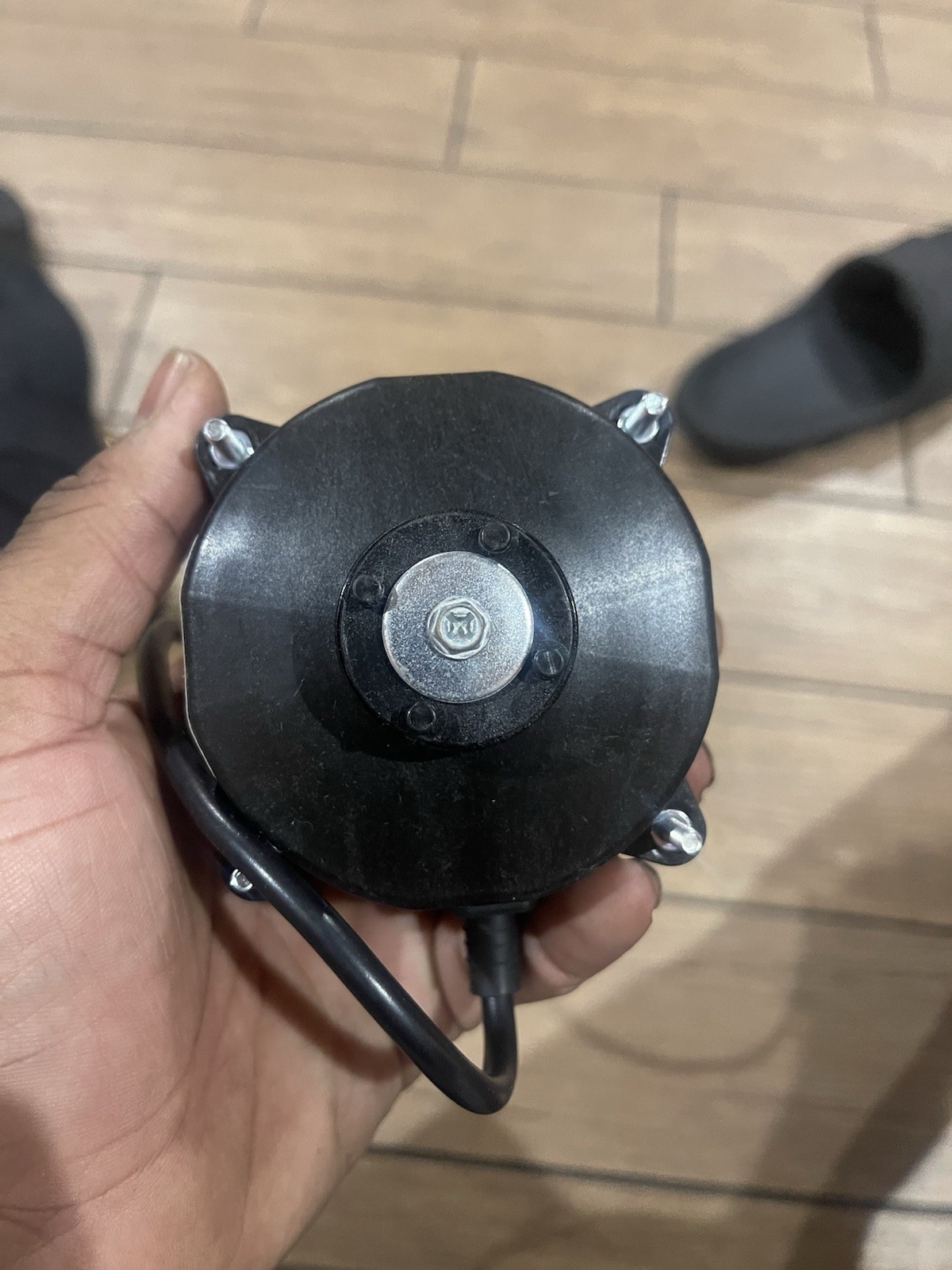 UNADA MF230P MB228071 Fan Motor 110-240V 0.7-0.4A IP65 1 Phase Corded Electric