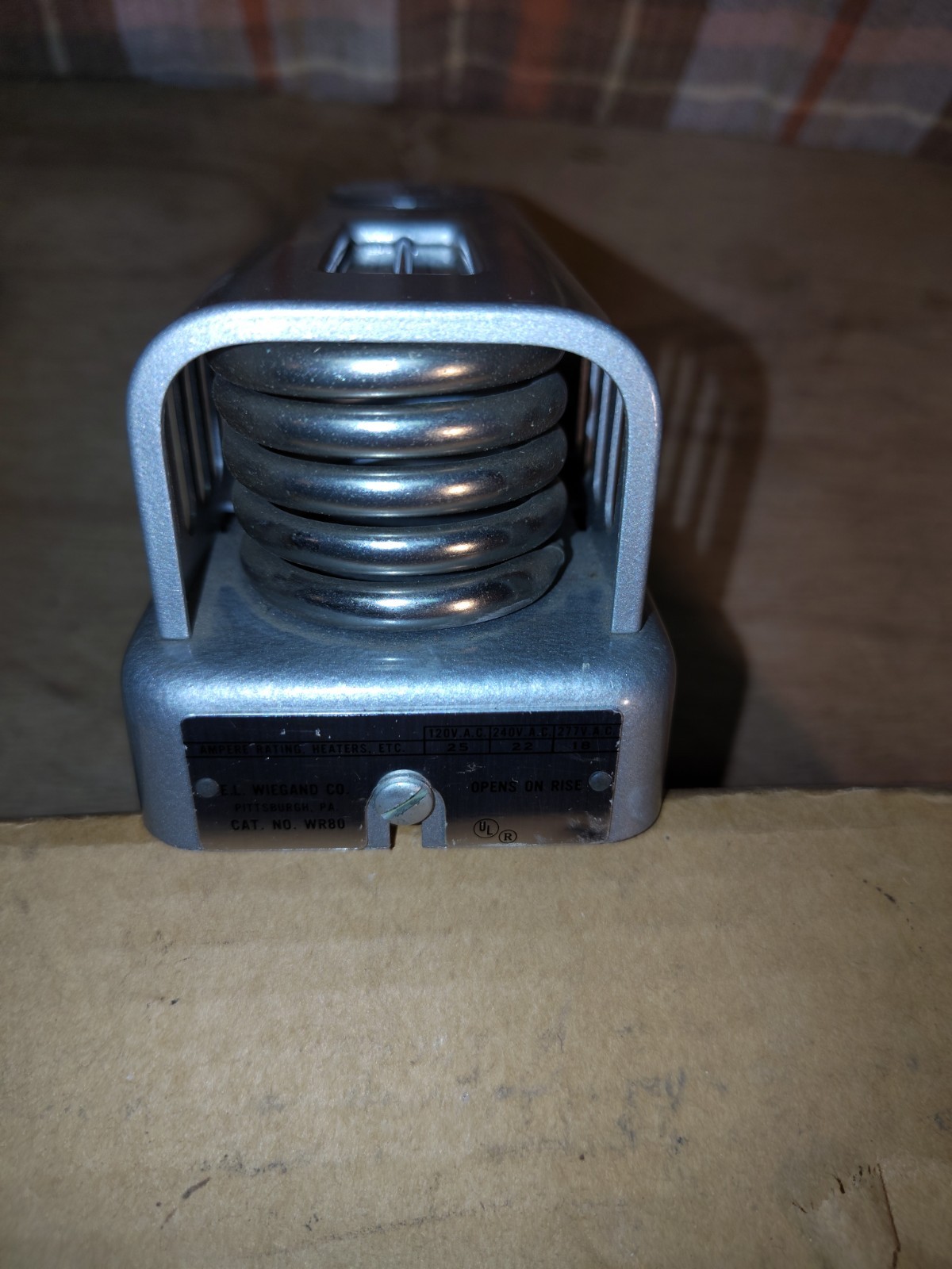 Chromalox WR80 Room Thermostat 25A 40F to 80F 120/277V