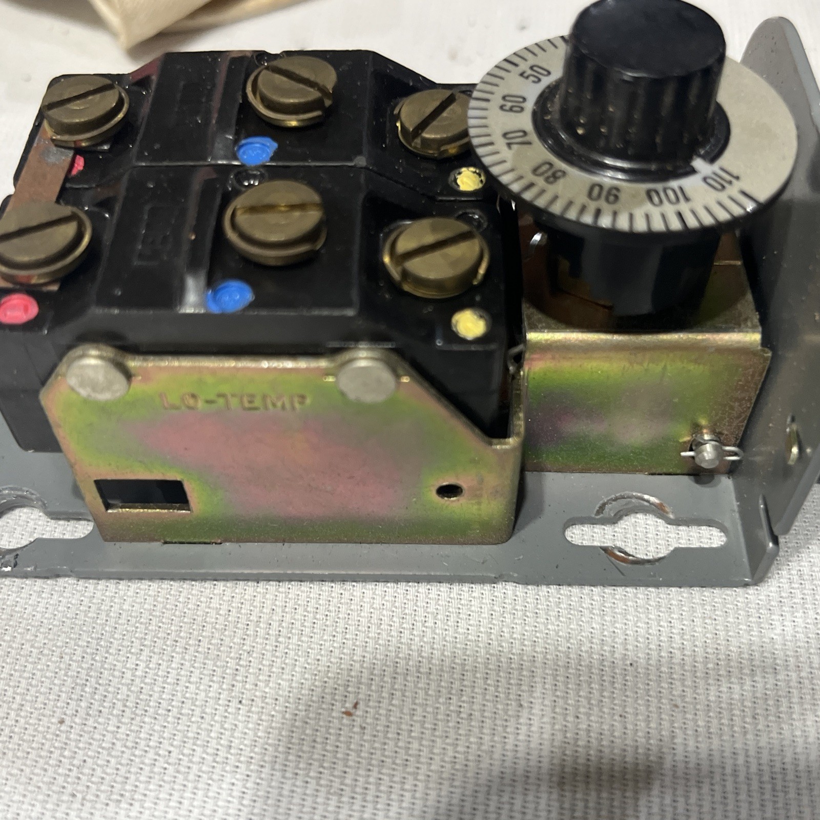 Dayton 2E206; line voltage mechanical thermostat. 24-600vac 30-110F