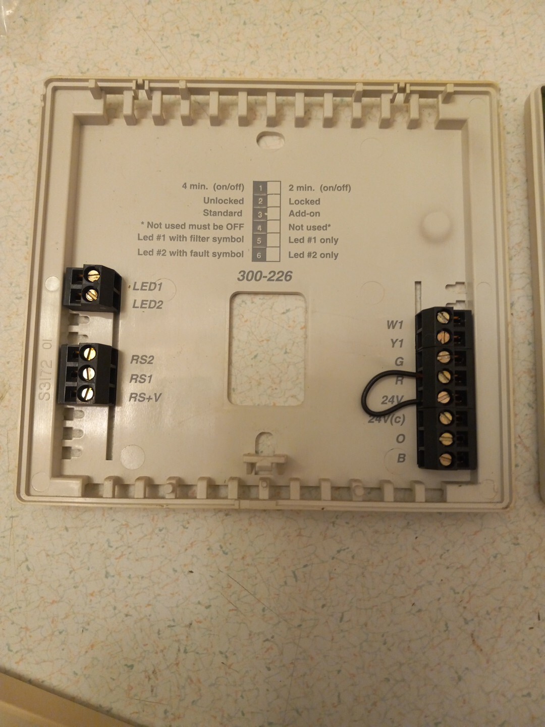 Robertshaw 300-26 Non Programmable Thermostat Works