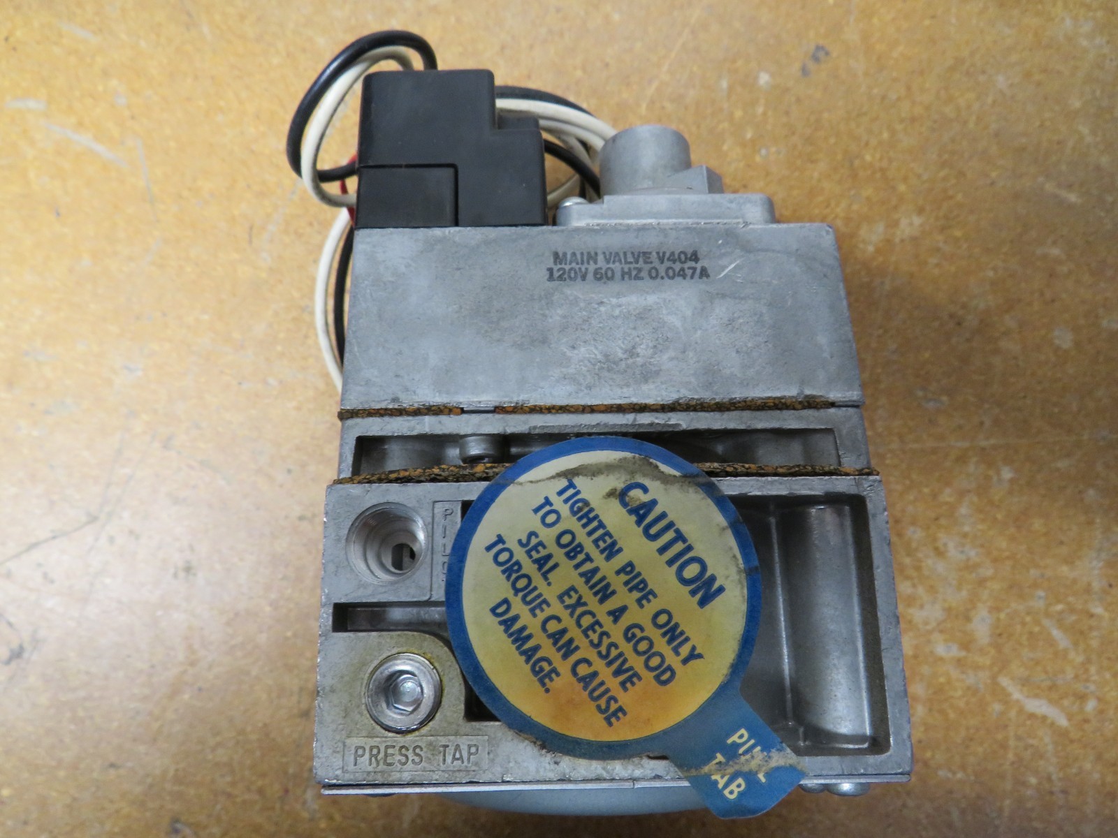 Honeywell V400A-1046 Natural Gas Valve