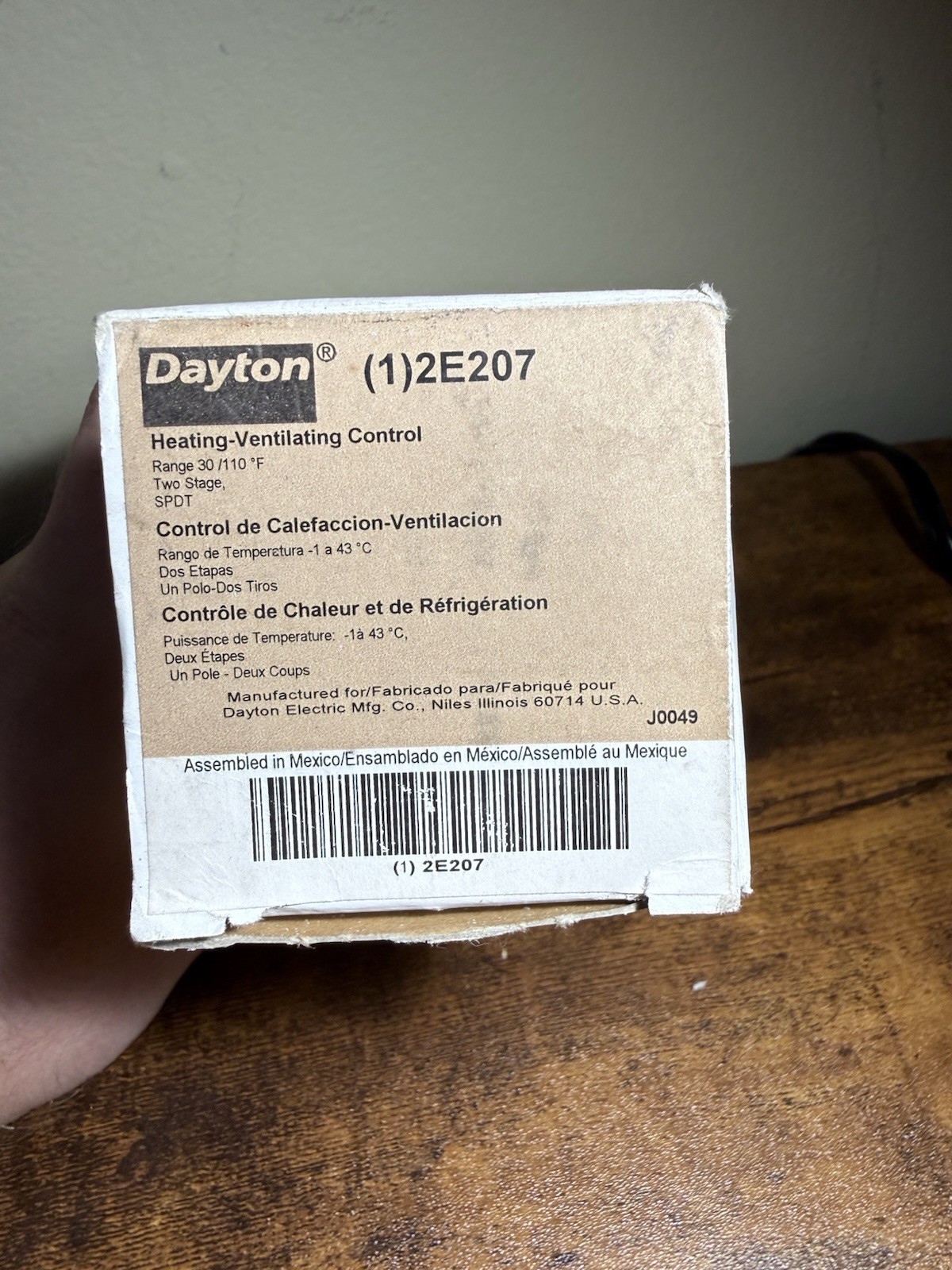 Dayton 2E207 Heating/Ventilating Dial Thermostat 30-110°F Duct Mount Gray