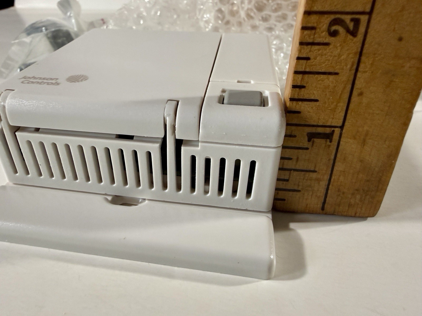 Johnson Controls HT-6703-0N00W Zone/Wall Mount Humidity Transmitter – Brand New