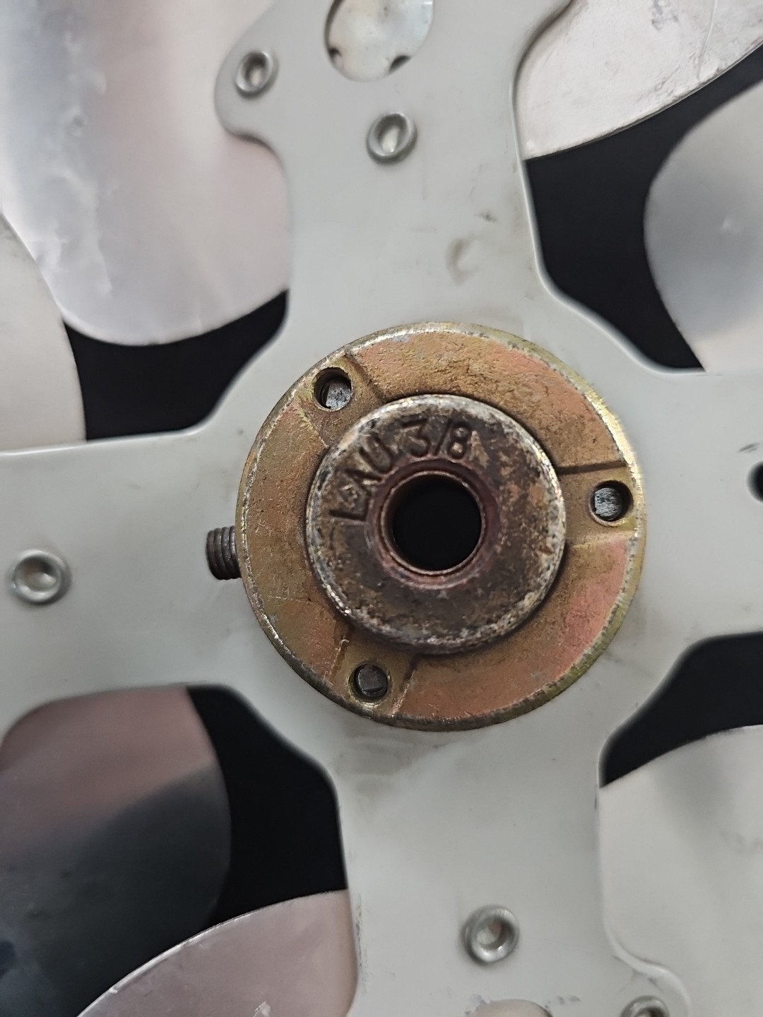 Lau 60-7186-01 heavy-duty condenser fan blade with Interchangeable Hub Lau 3/8