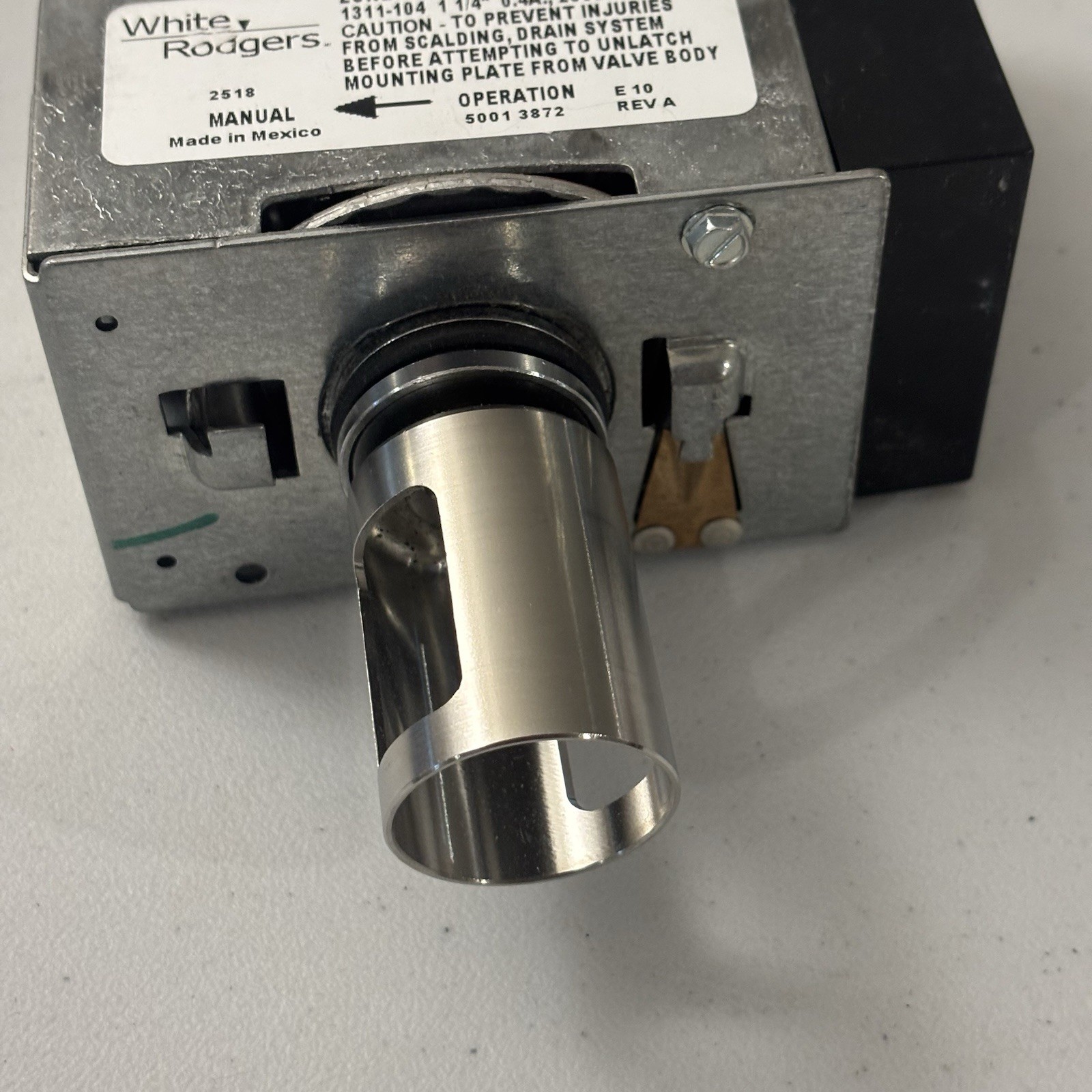 White Rodgers 1311-104 1-1/4″ Zone Valve (Open Box)