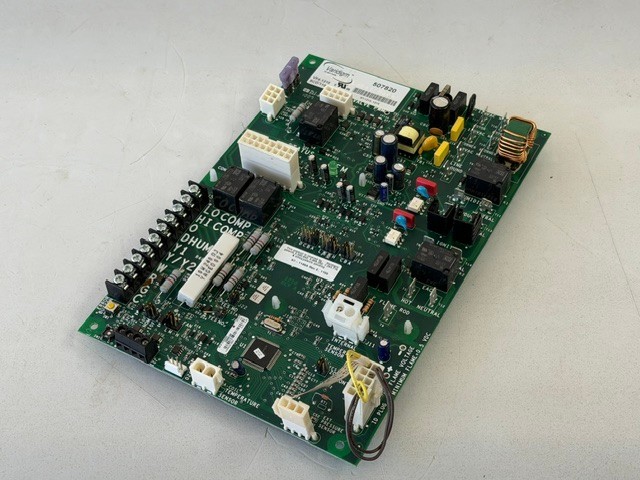 York Luxaire VARIDIGM 507820 Furnace Control Circuit Board D679A VF4-1210