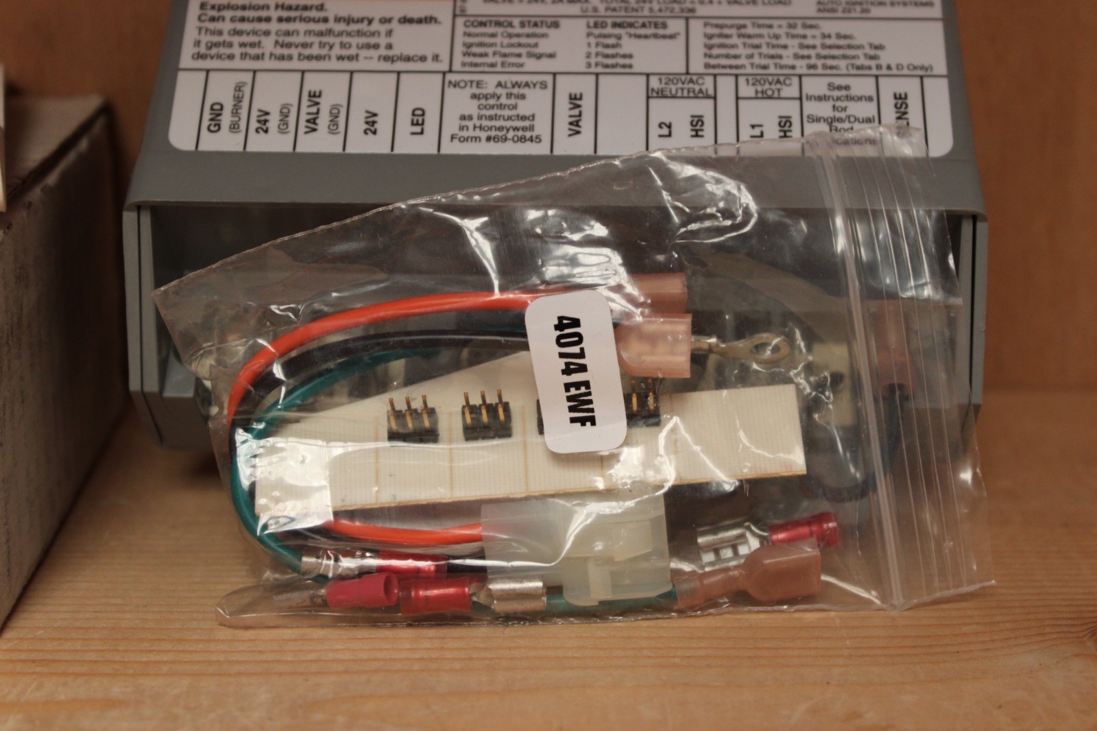 NOS Honeywell S8910U 1000 Universal Hot Surface Ignition Module S8910U1000