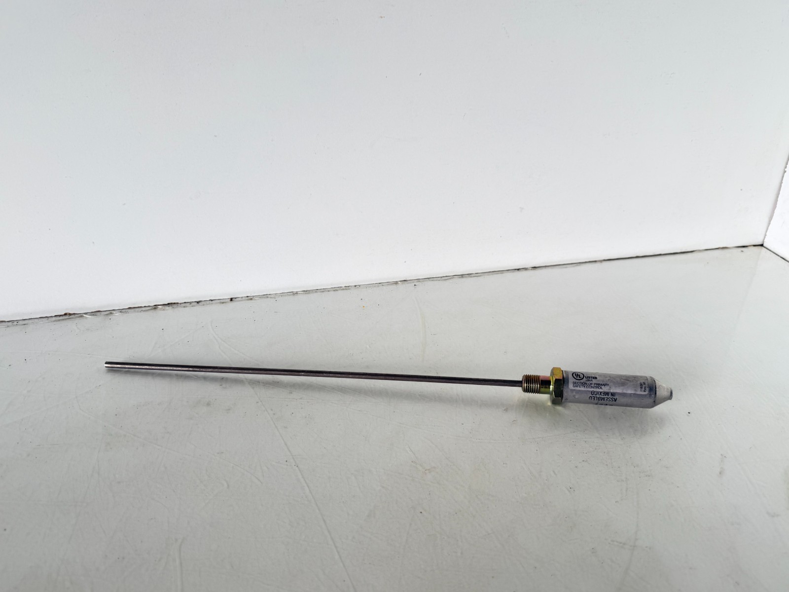 Honeywell C7008 A 1174 Flame Rod And Holder 12in (45)