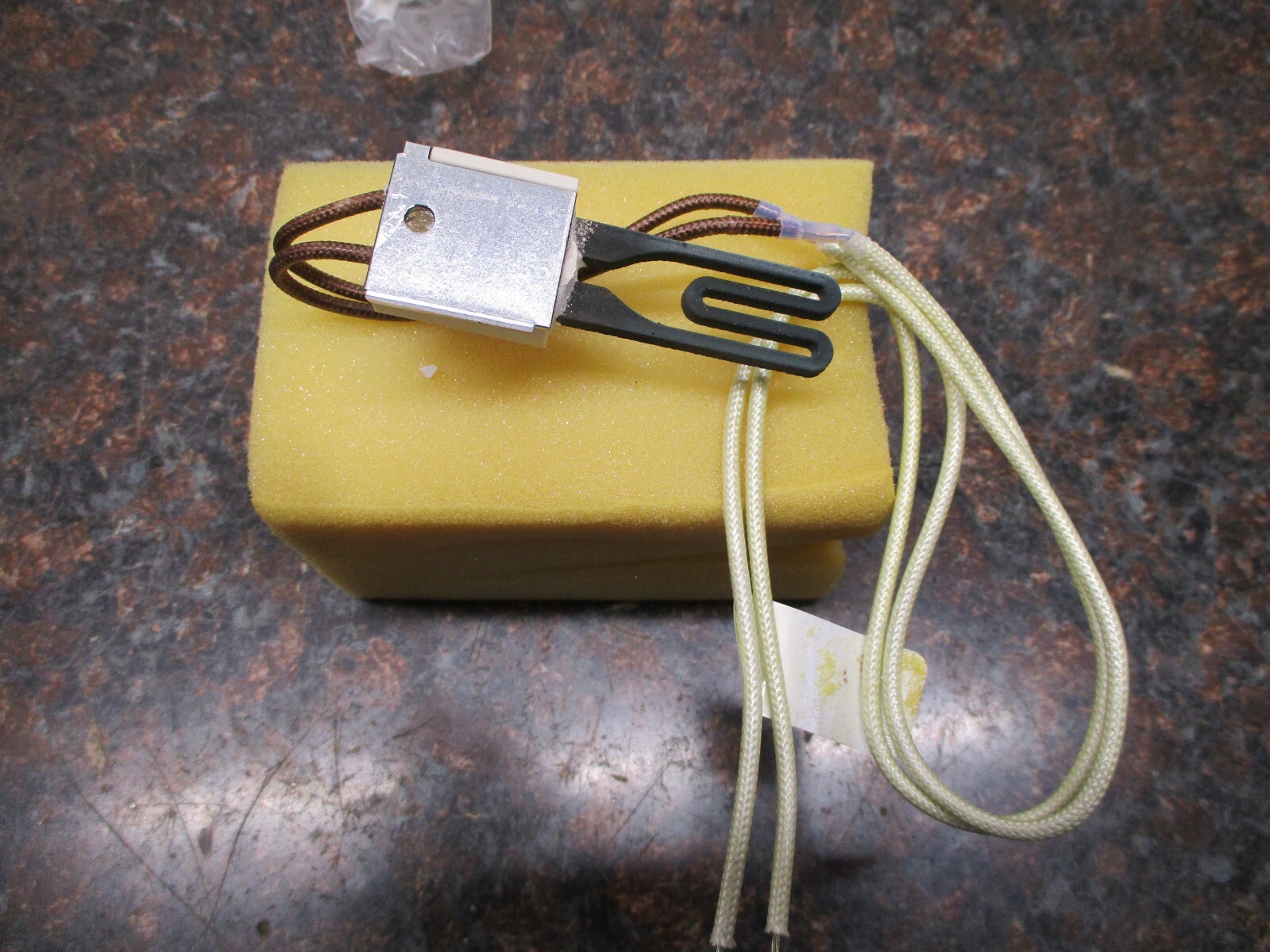 NOS Robertshaw Hot Surface Mini-Ignitor for Amana P/N:41-1402