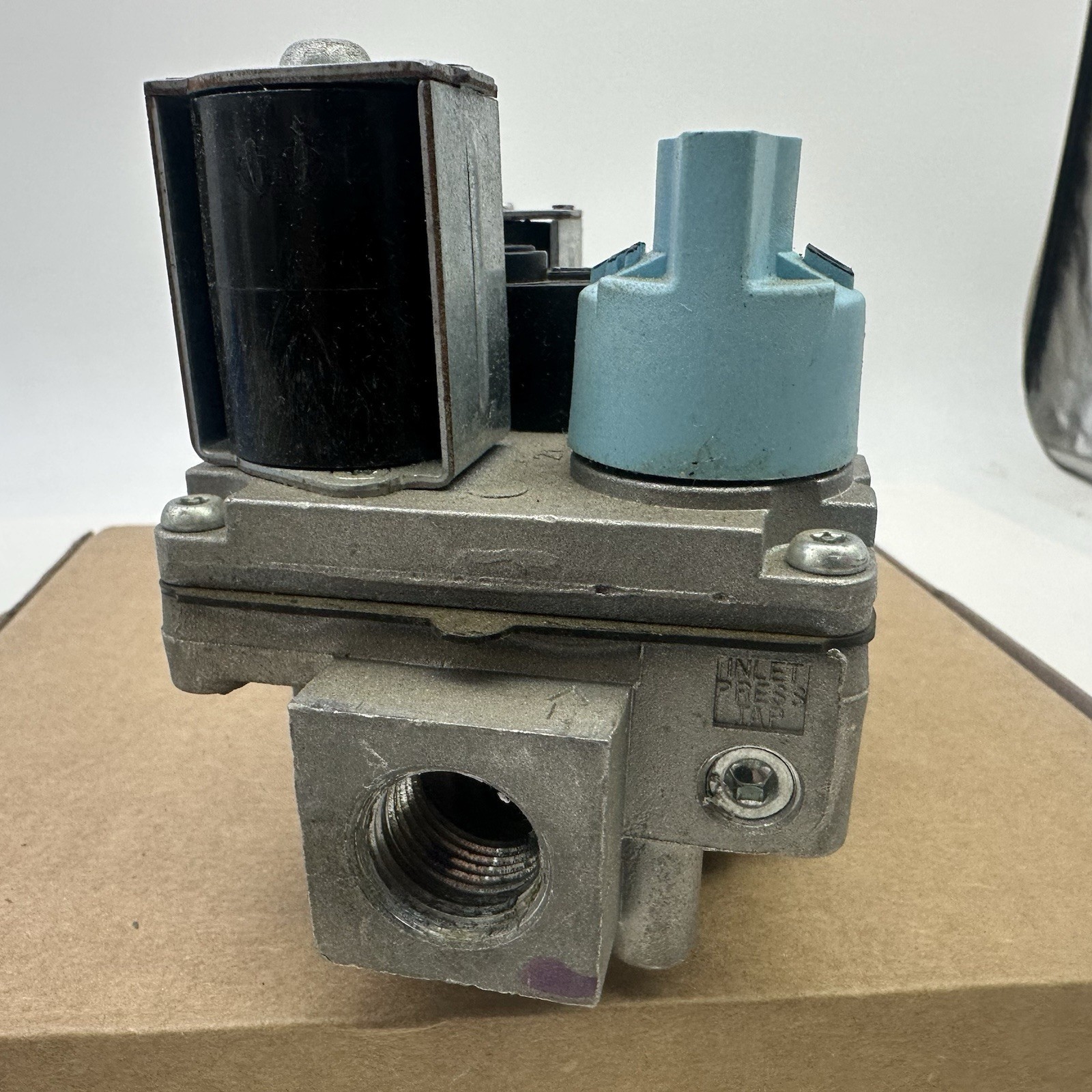 White Rodgers 36E93 304 Manifold Gas Valve 36E93304 Unknown Working Condition