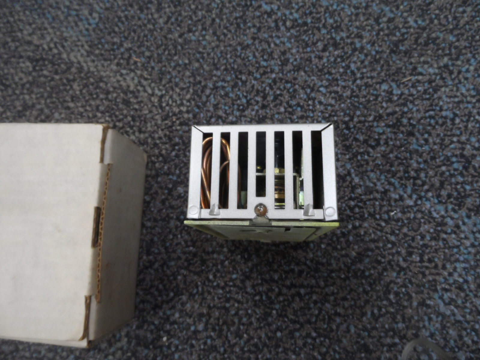 Penn Johnson Controls T25A-16 Two Stage Room Thermostat, Range 40-90 F