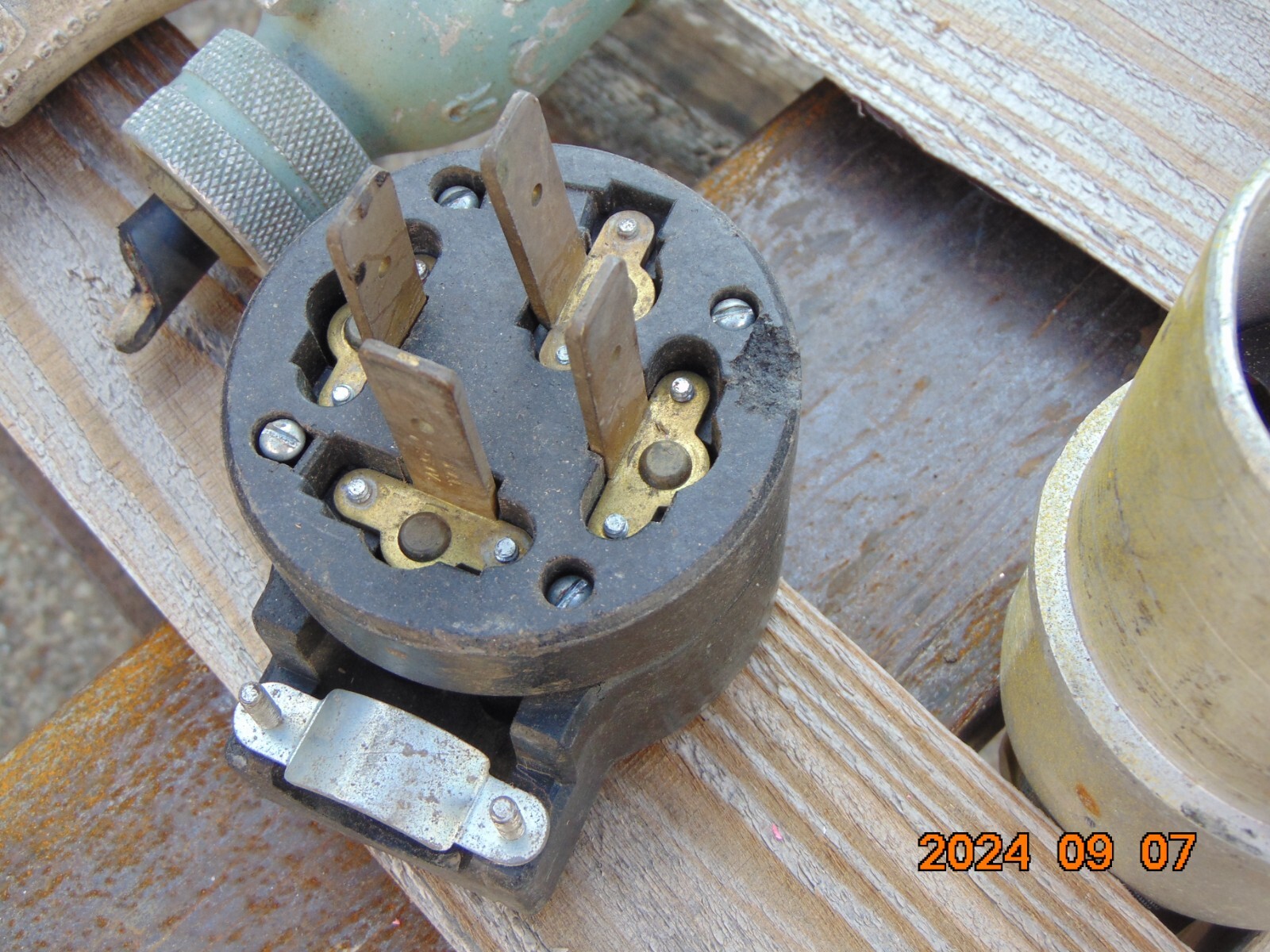 Hubbell 60A 250V 4-Wire Straight Blade Connector Plug Male