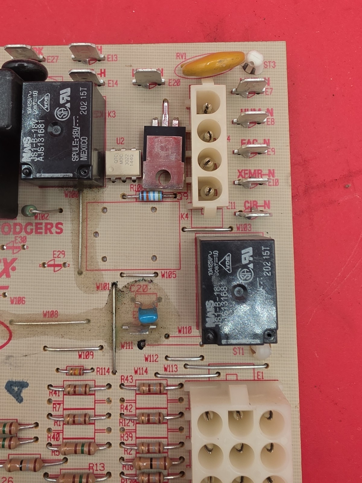 LENNOX SureLight 50A65-120-05 Furnace Control Circuit Board 10M9301