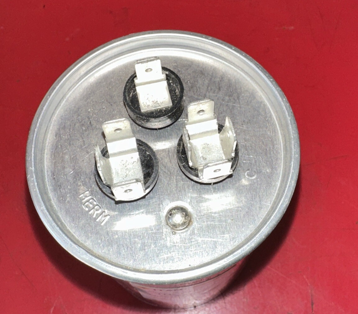 Titan Pro 370V Motor Run Capacitor – Silver (TRCD455)