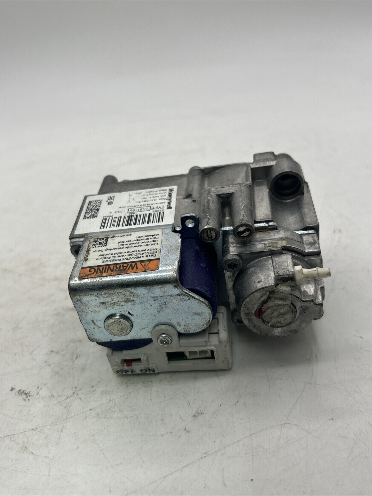 HONEYWELL VK8115V GAS VALVE Untested See Pics 30 Days Warranty