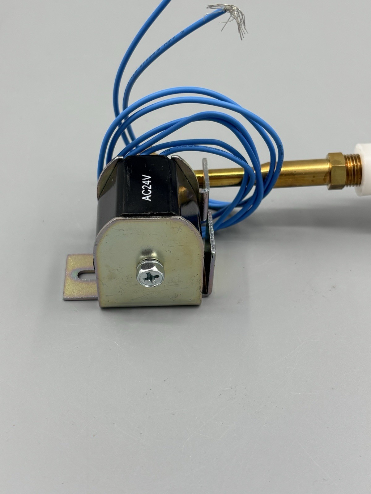 Honeywell 50041883-002 AC Solenoid Valve for HE100 and HE200