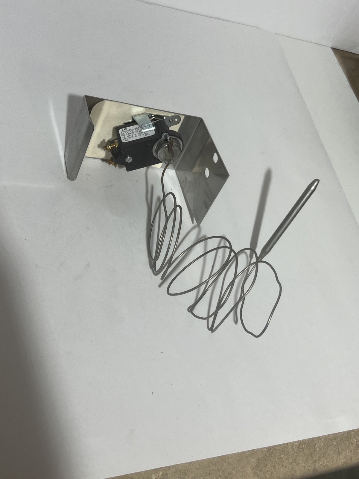 White Rodgers E12 Type 261-204 Thermostat 265°F SPST 120-240VAC 22A 6′ Capillary