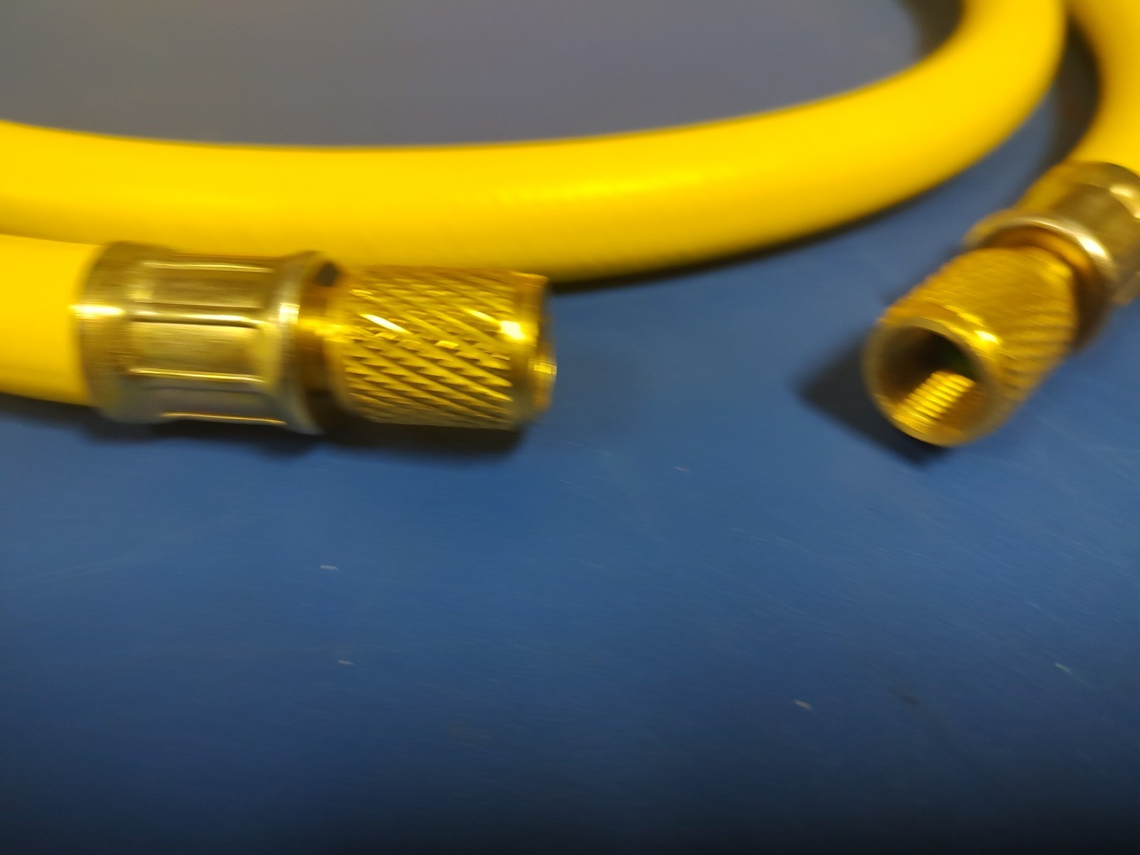 R-410A 4000PSI BURST 800PSI MAX YELLOW CHARGING HOSE 72″ Long
