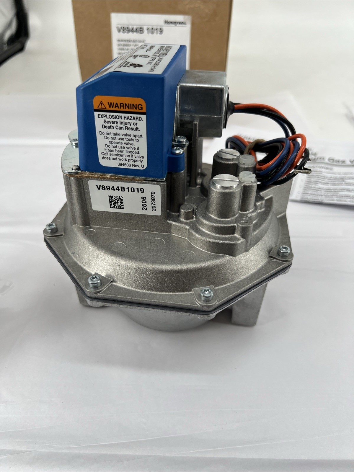 Honeywell V8944B 1019 Diaphragm Gas Valve, 24V, 50/60 Hz, 1” NPT, 1/2 PSI, NG