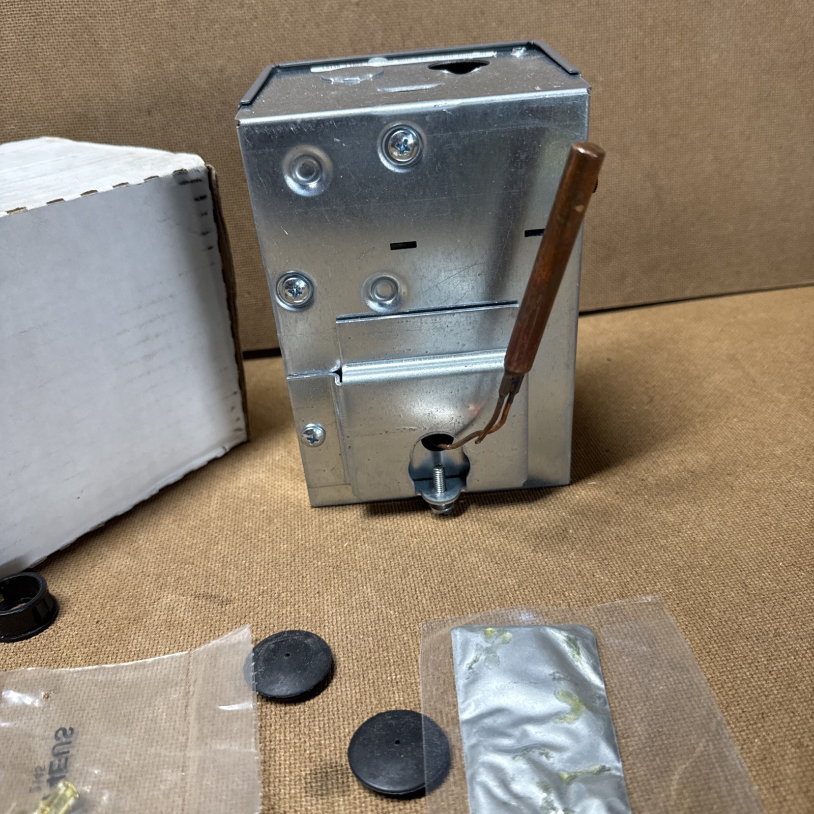 resideo AQUASTAT RELAY L8148J1009 OPEN BOX