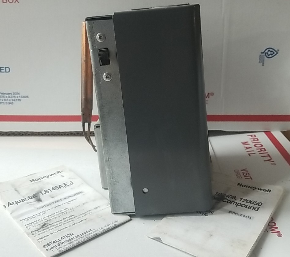 Honeywell L8148 J 1009 Aquastat Relay