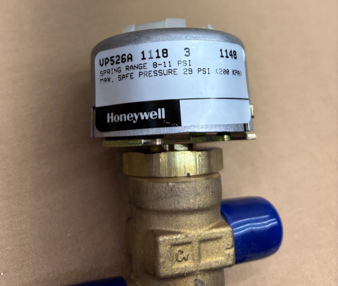 Honeywell VP526A 1118 Control Valve 3/8″ Three-Way Unitary Mixing A/C Fan Coil