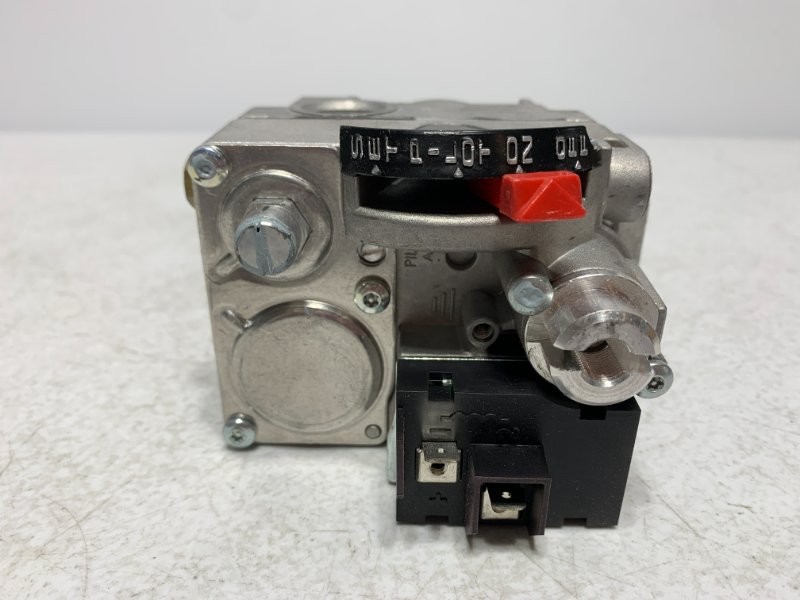 Robertshaw 720-400 Gas Valve 24V 150000 BTU 1/2″ x 3/4″