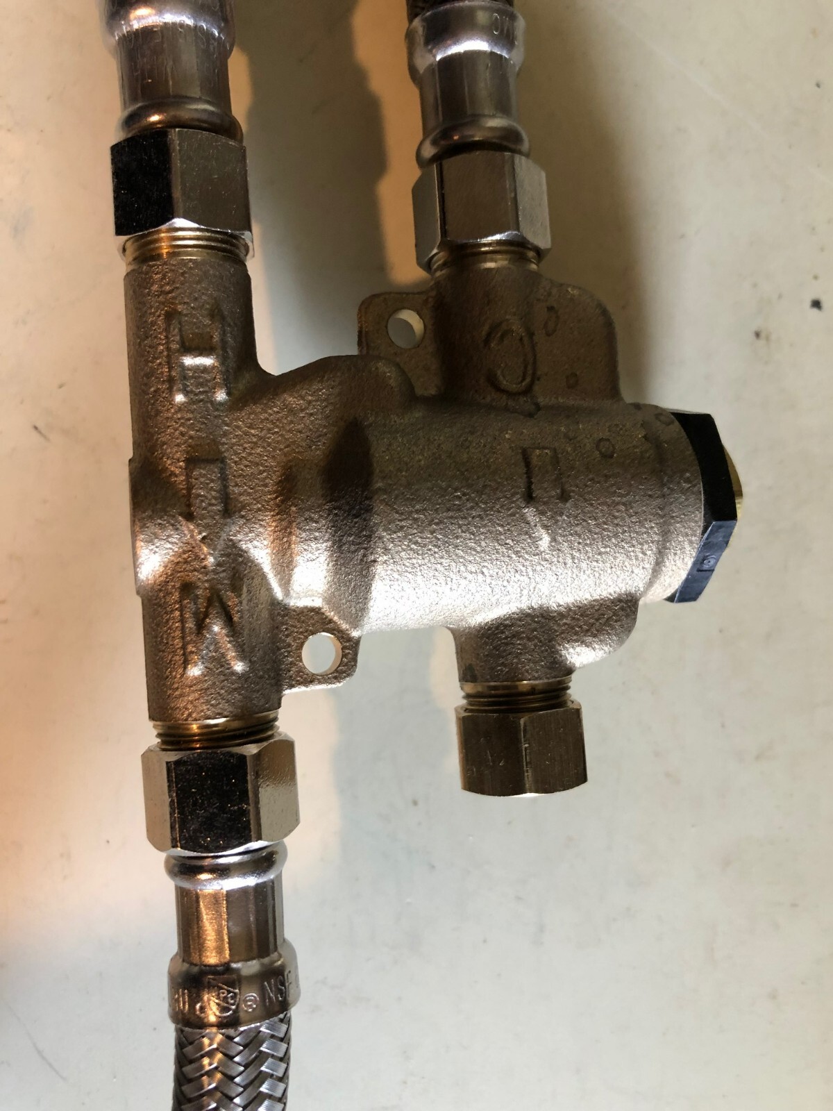 WATTS LFUSG-B M2 3/8″ UNDER SINK GUARDIAN THERMOSTATIC MIXING VALVE & Hoses