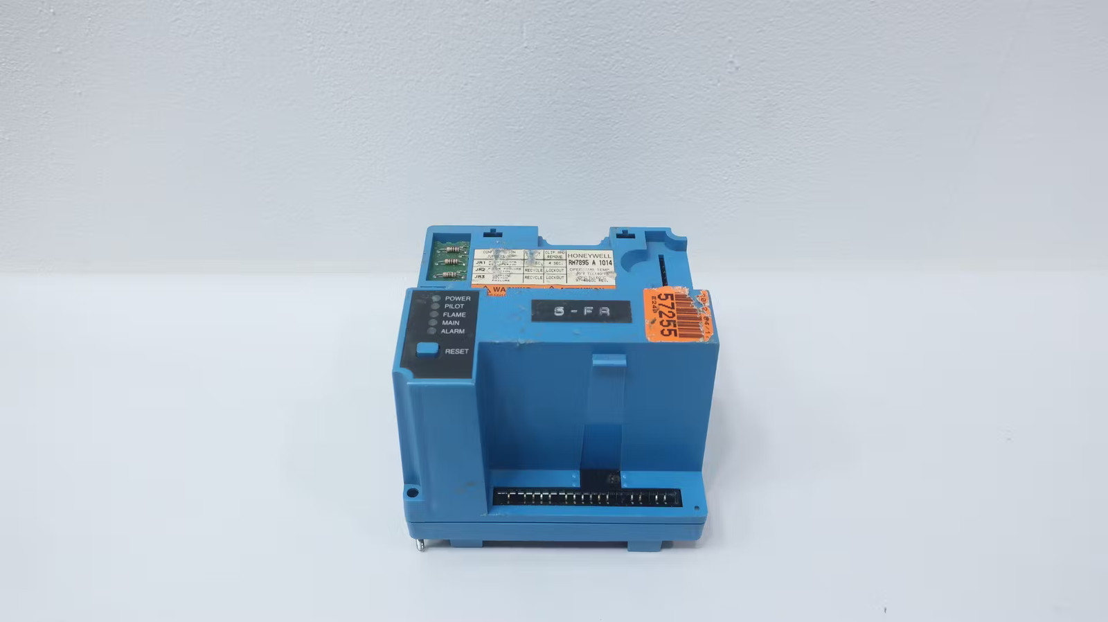 Honeywell RM7895 A 1014 Burner Control Module 120v-ac -40f-140f