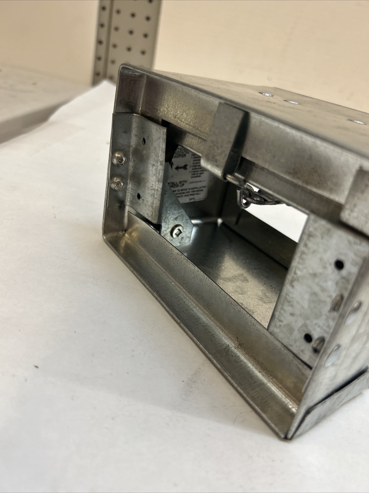 5.75” x 4.75” x 4.25” / 4in x 6in Motorized Vertical/ Horizontal Damper Model 75