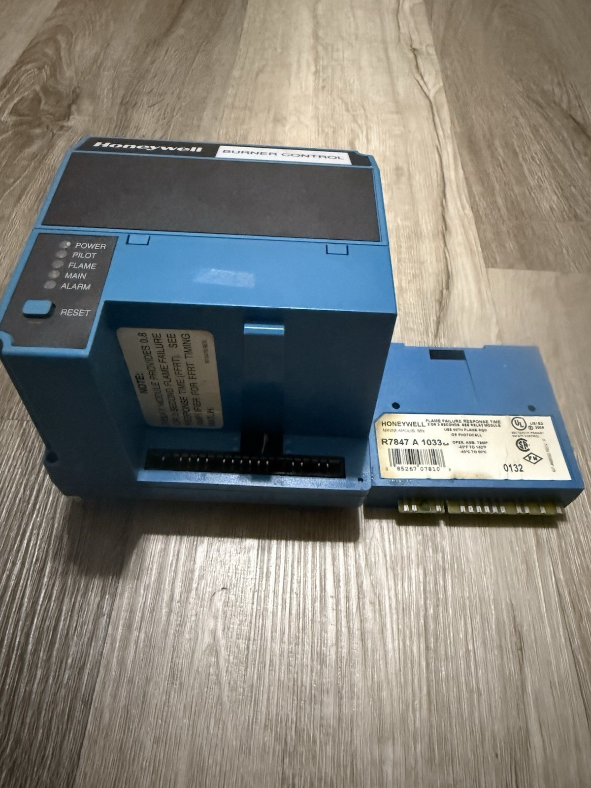 Honeywell RM7895A1014 withQ7800A1005 chassis BURNERCONTROL. 5E-16